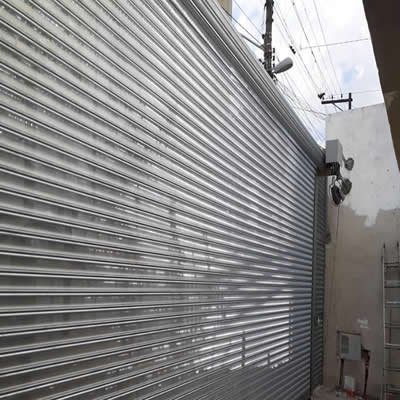 porta de enrolar chapa raiada